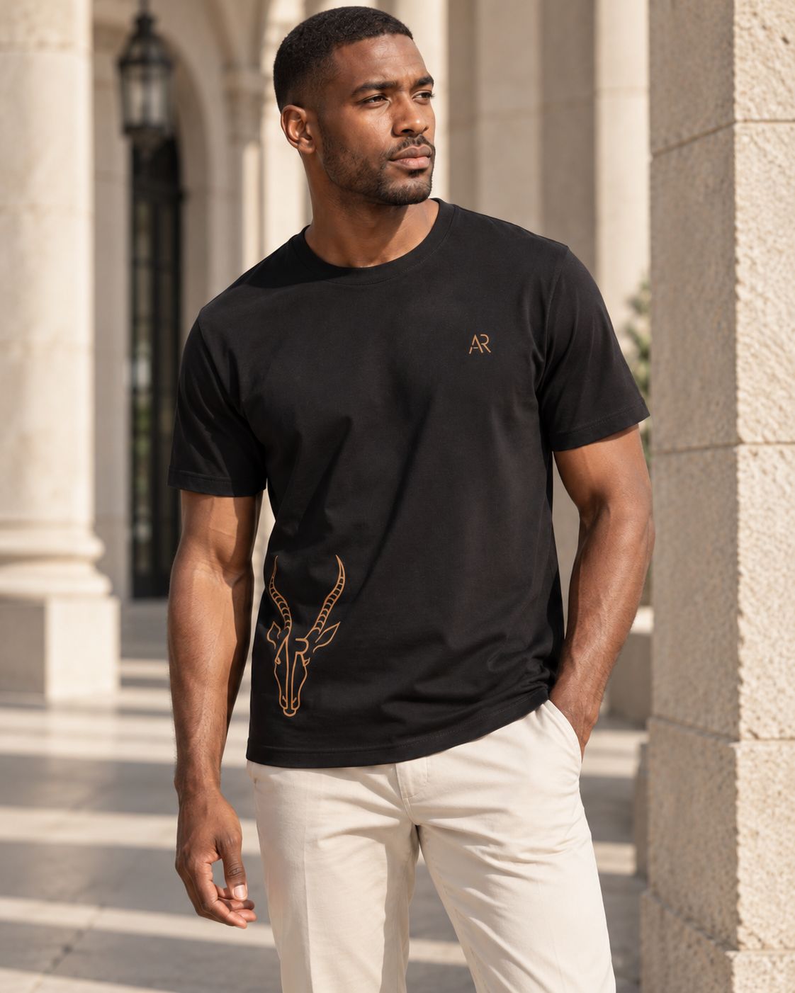 AR Essential Tee Homme K3032IC — Black — lifestyle premium colonnade [ARV:black:any:P02]