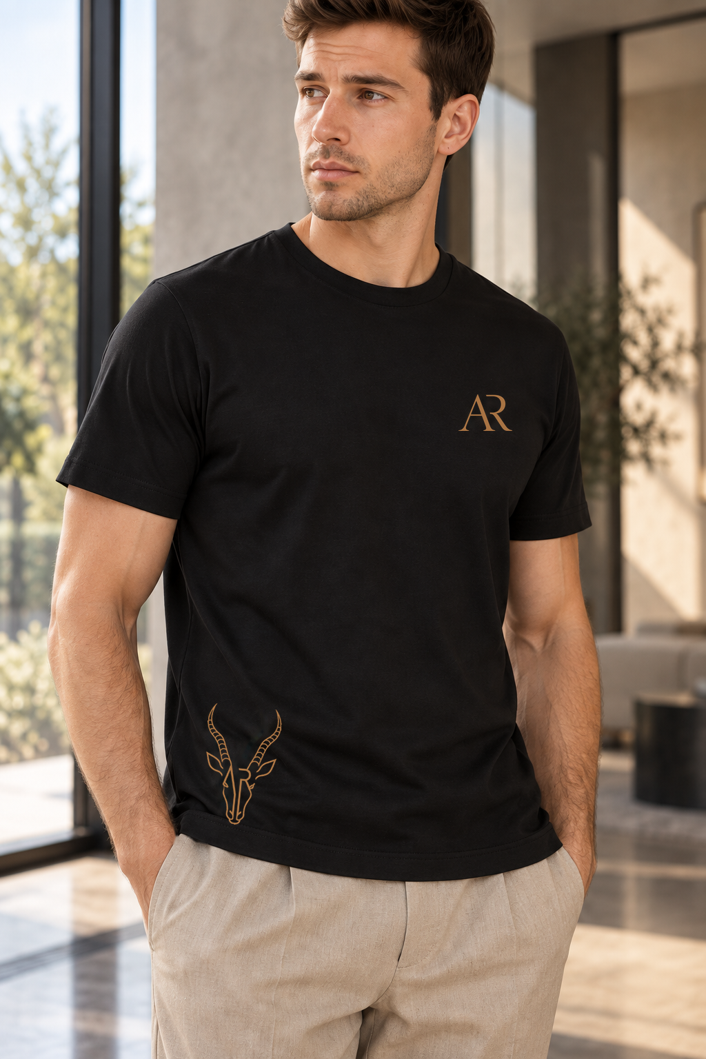 AR Essential Tee Homme K3032IC — Black — détail Signe AR + Impala officiels cuivre [ARV:black:any:P04]