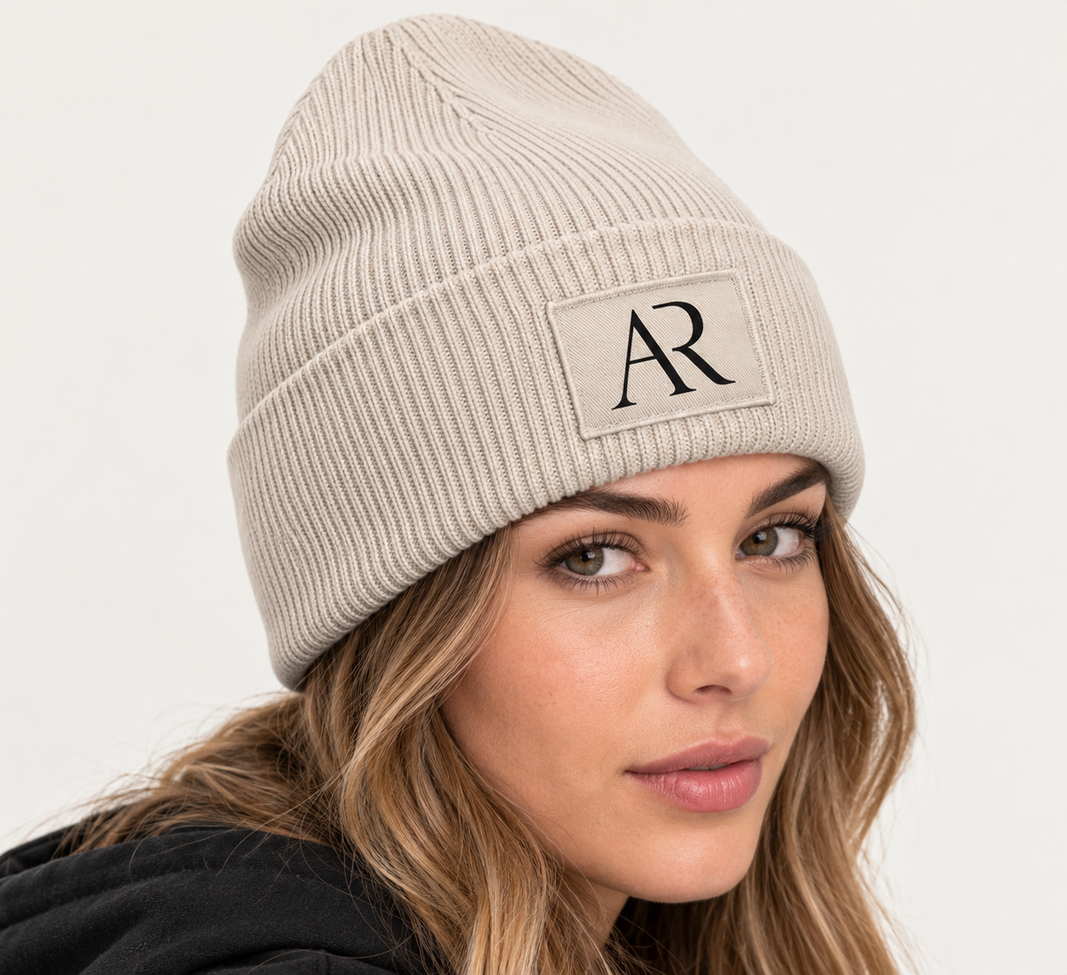 AR Bonnet Large Revers — Natural Stone — lifestyle 1