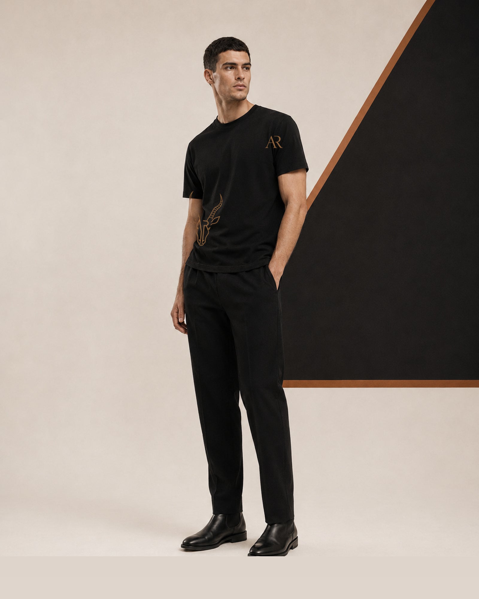 AR Essential Tee Homme - Black - porté face